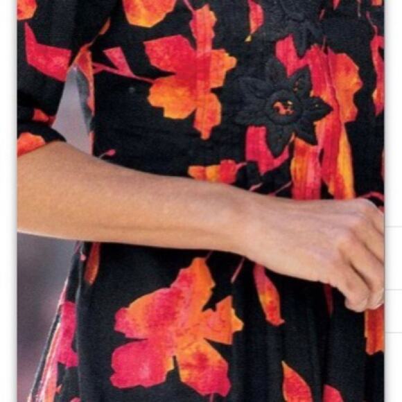 Soft Surrounding Hibiscus Tunic Pintuck Pleats Embroidery Small - Picture 2 of 8